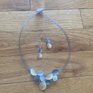 Leaf Shaped Design Necklace and Earring Set